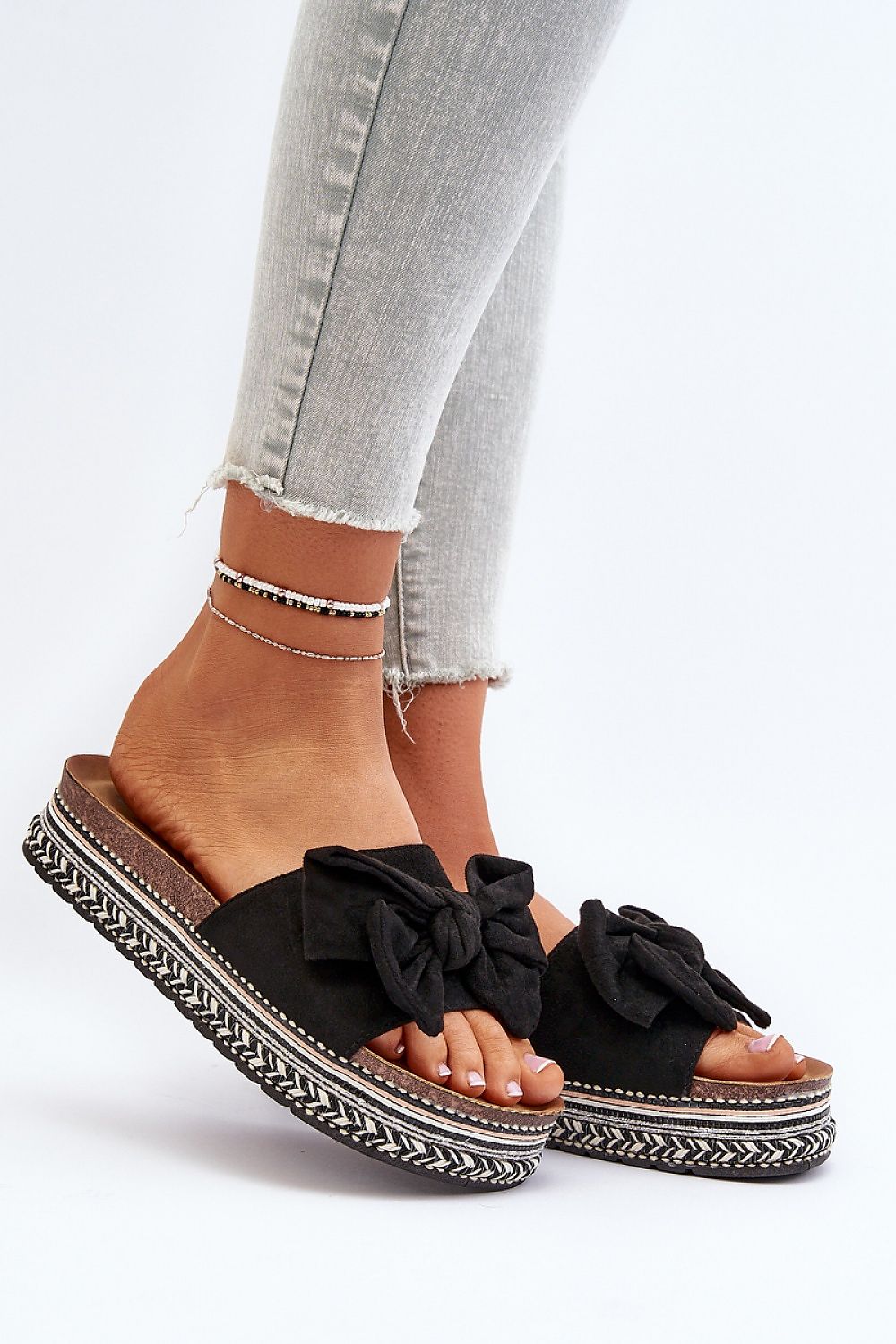 Clacquettes model 194134 Step in style