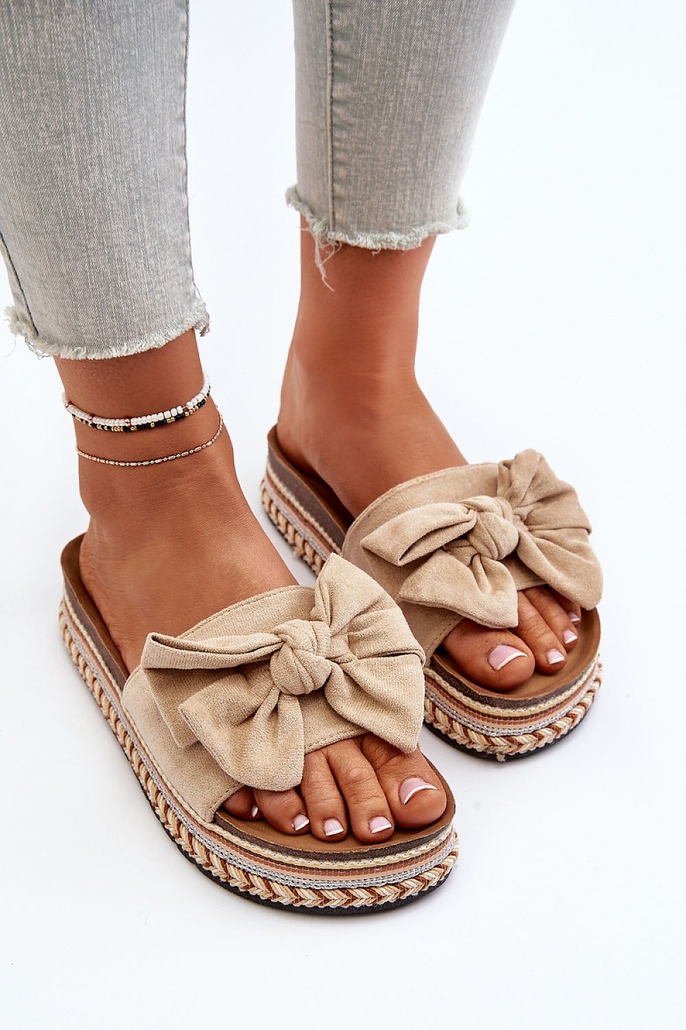 Clacquettes model 194135 Step in style