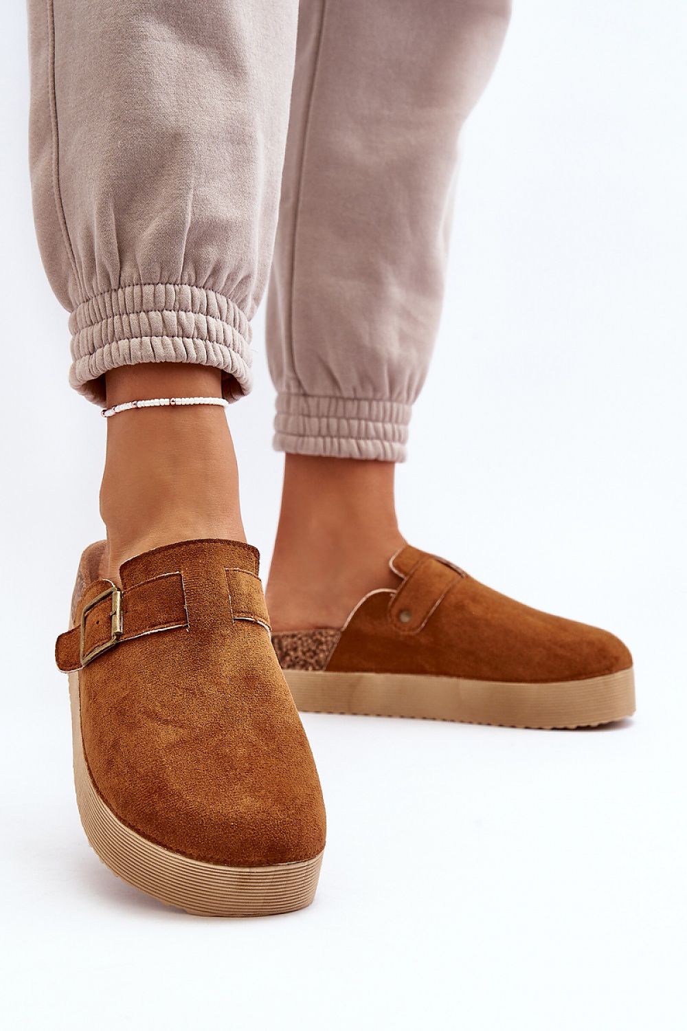 Clacquettes model 194158 Step in style