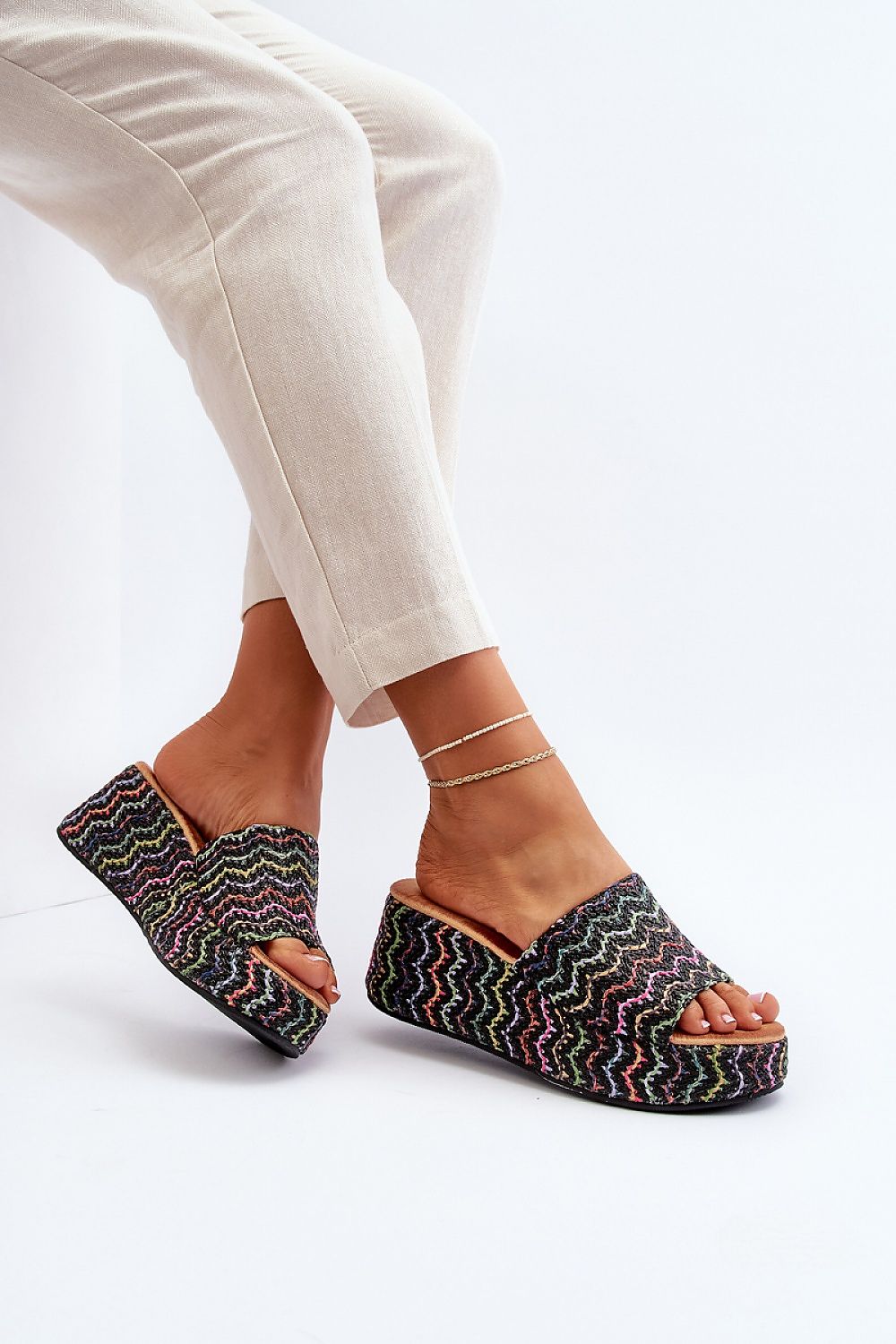 Clacquettes model 194381 Step in style