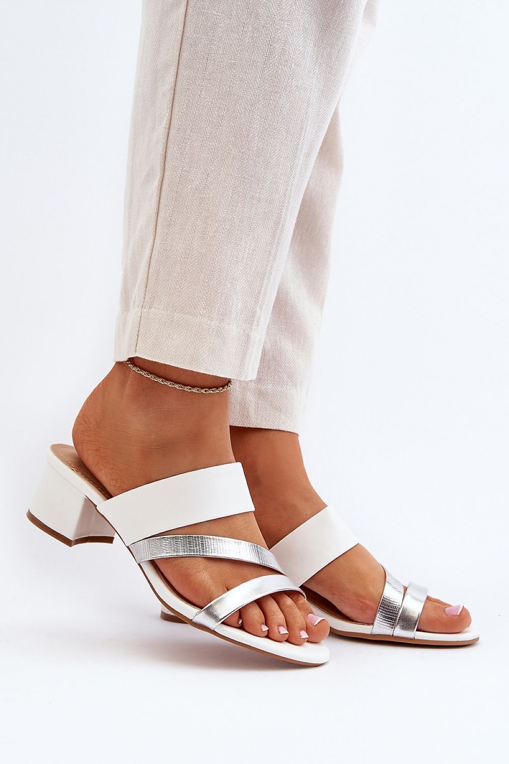 Clacquettes model 194384 Step in style