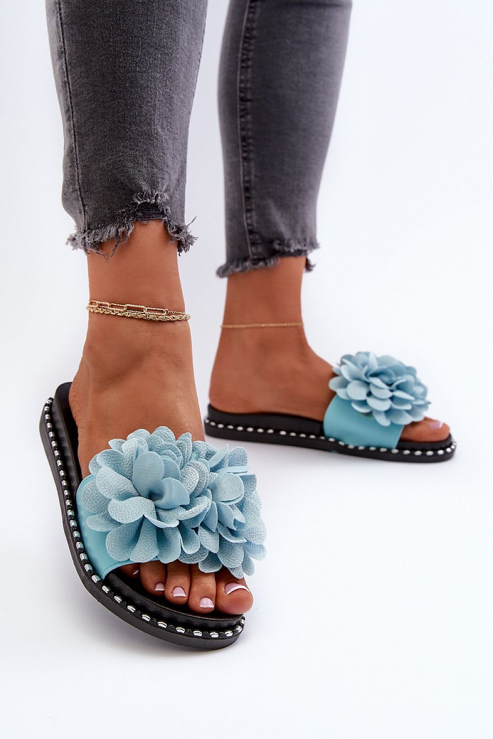 Clacquettes model 194703 Step in style