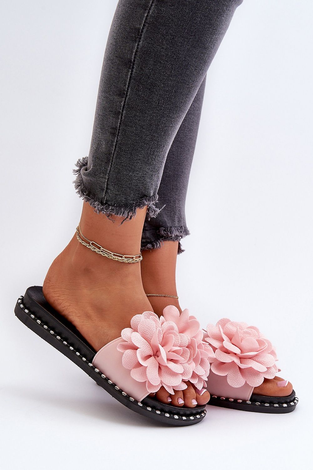 Clacquettes model 194706 Step in style