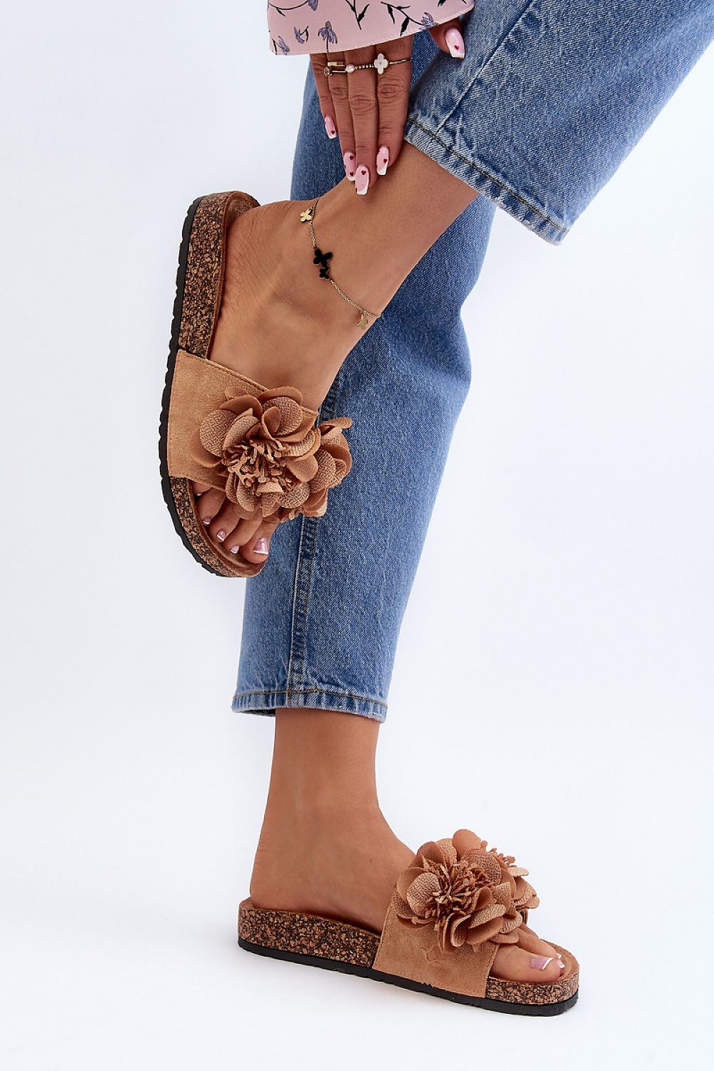 Clacquettes model 194714 Step in style
