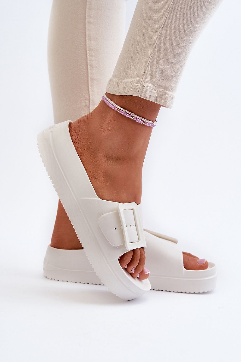 Clacquettes model 194984 Step in style