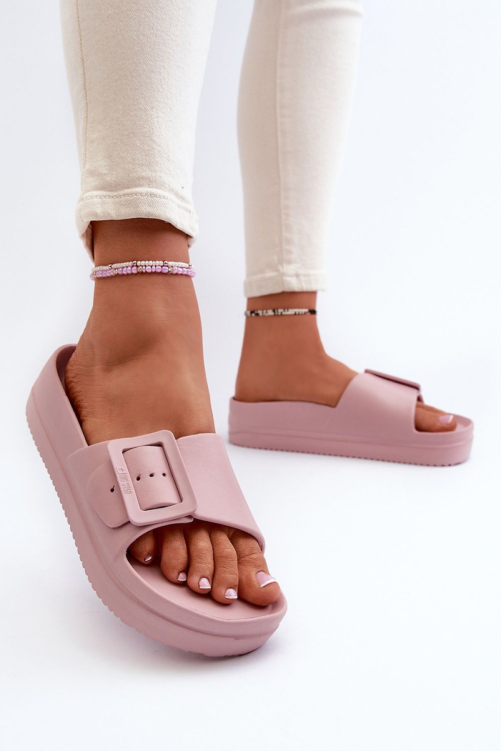 Clacquettes model 194985 Step in style