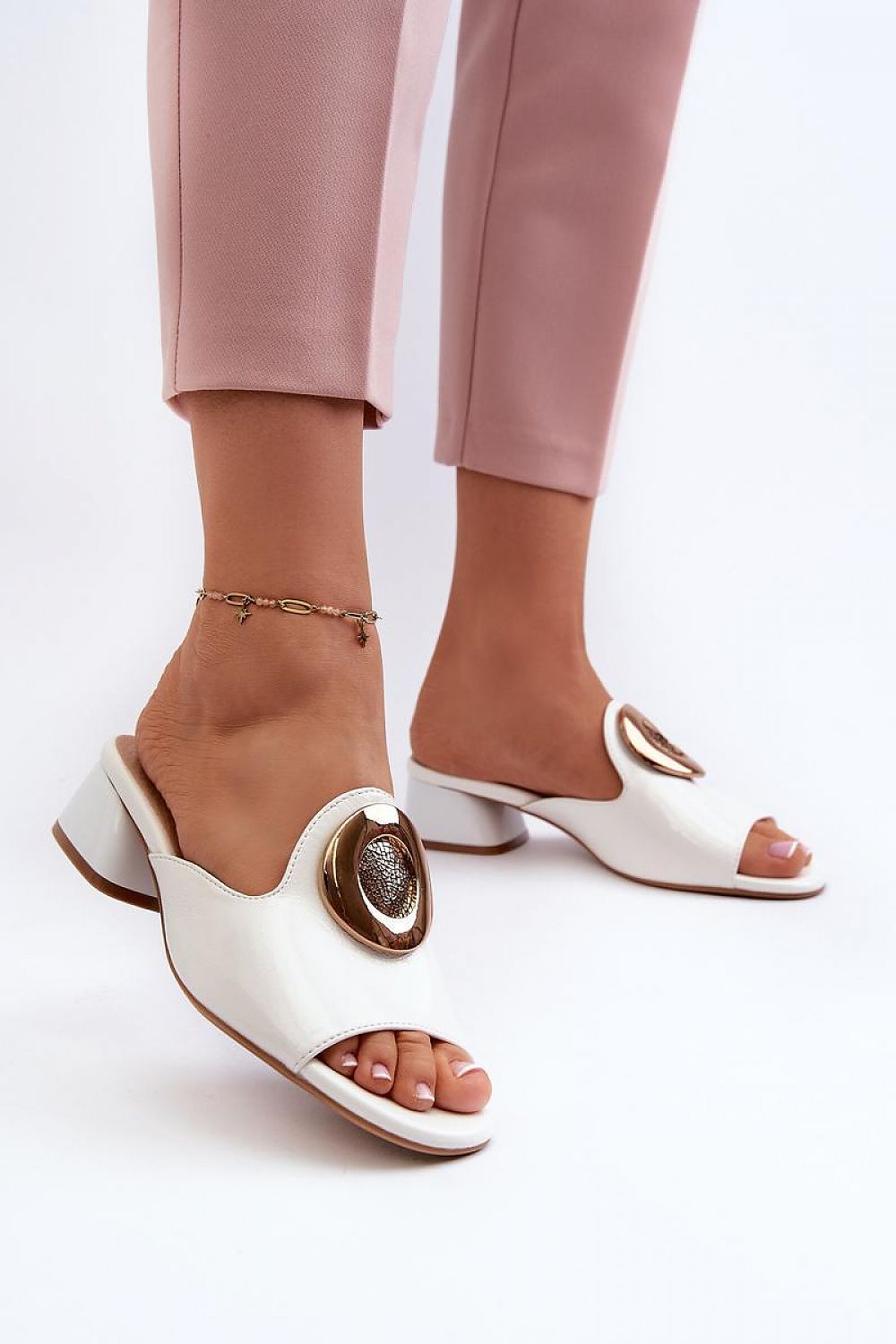 Clacquettes model 196421 Step in style