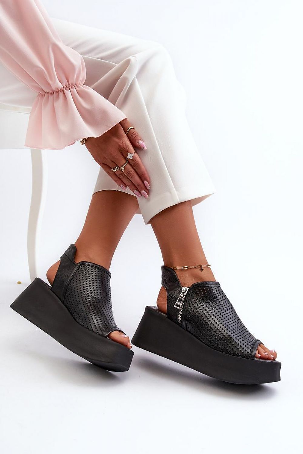 Cothurnes model 196626 Step in style