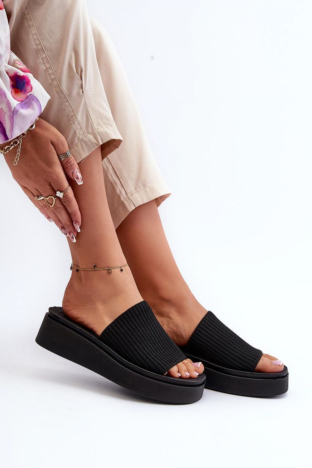 Clacquettes model 197666 Step in style