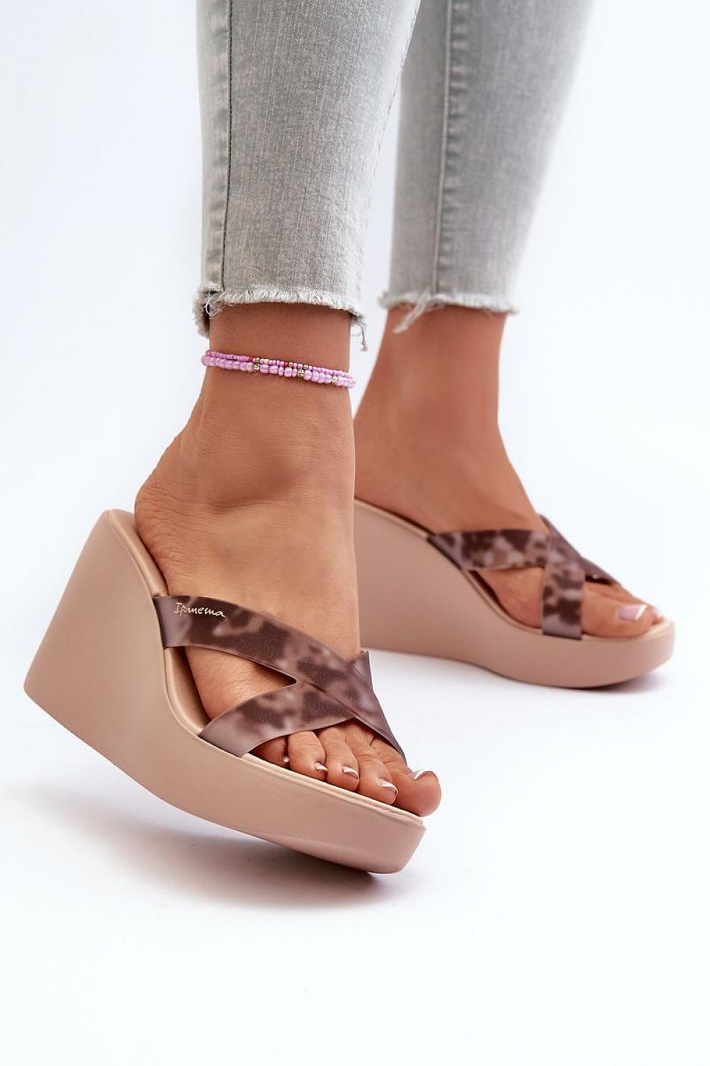 Clacquettes model 197719 Step in style