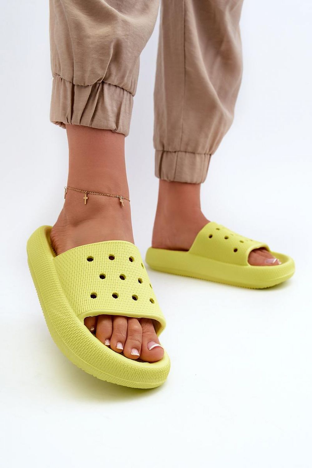 Clacquettes model 198176 Step in style