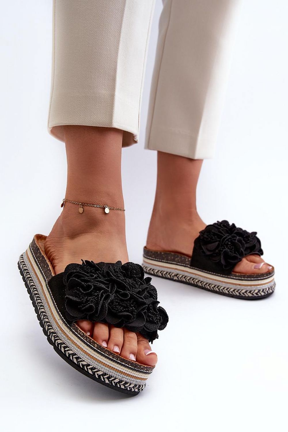 Clacquettes model 198183 Step in style