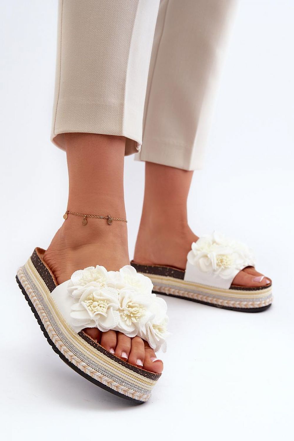 Clacquettes model 198184 Step in style