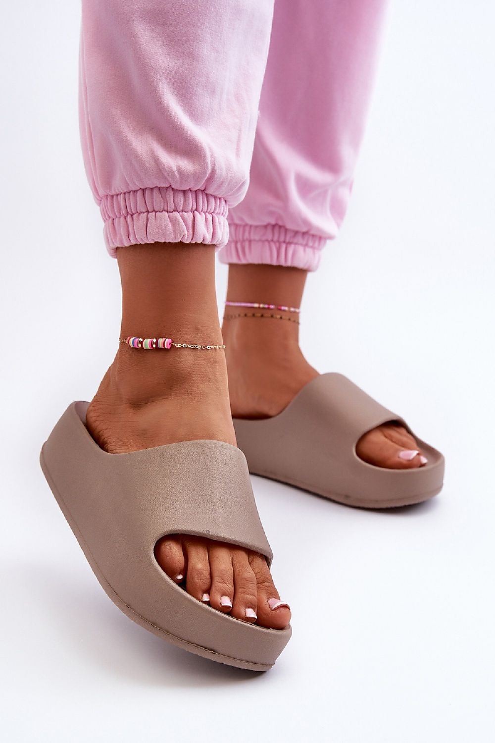 Clacquettes model 198280 Step in style