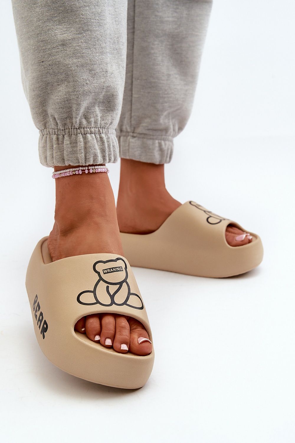 Clacquettes model 198421 Step in style