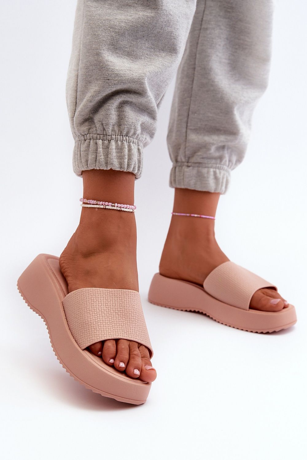 Clacquettes model 198443 Step in style