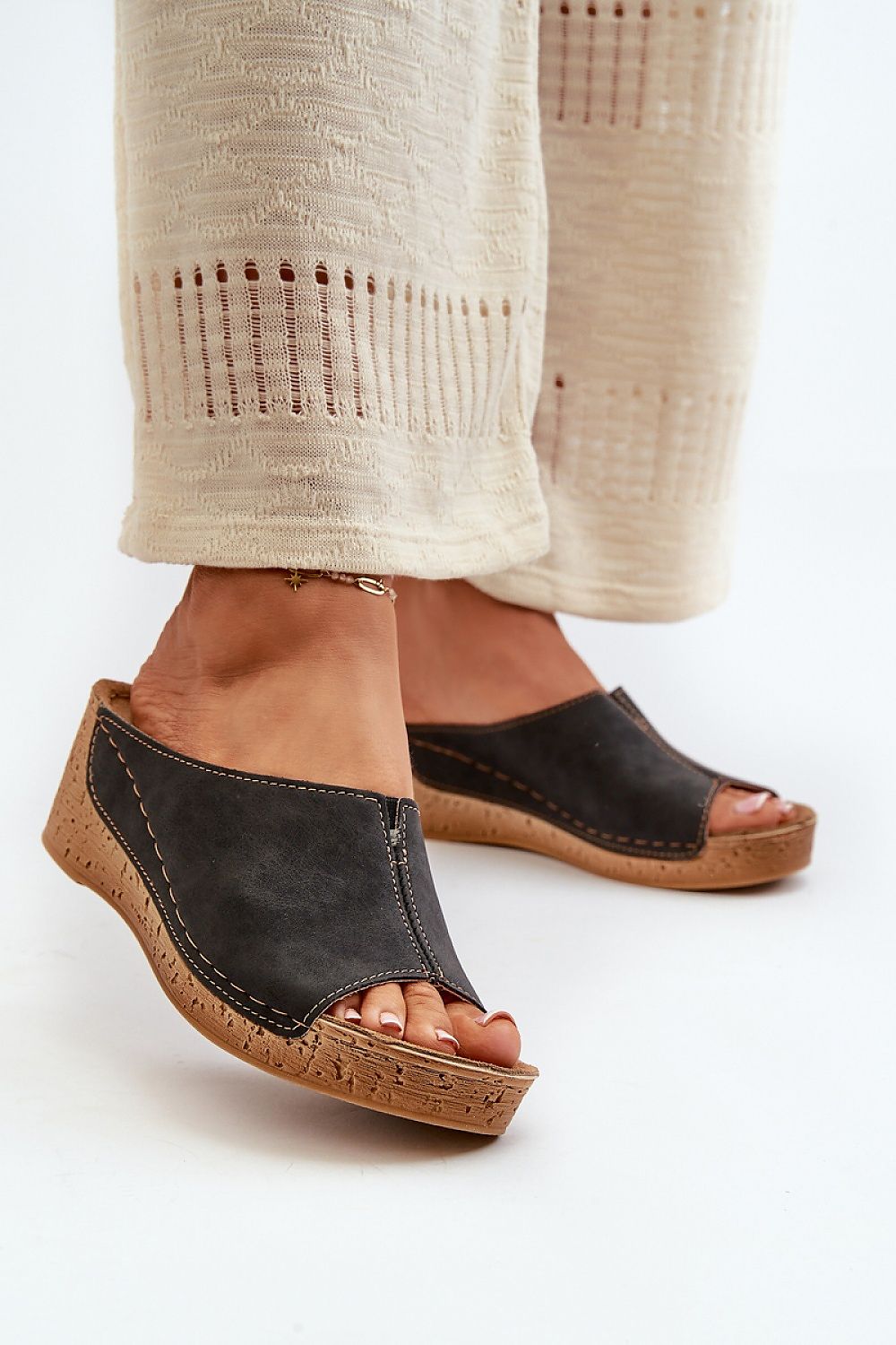 Clacquettes model 198462 Step in style