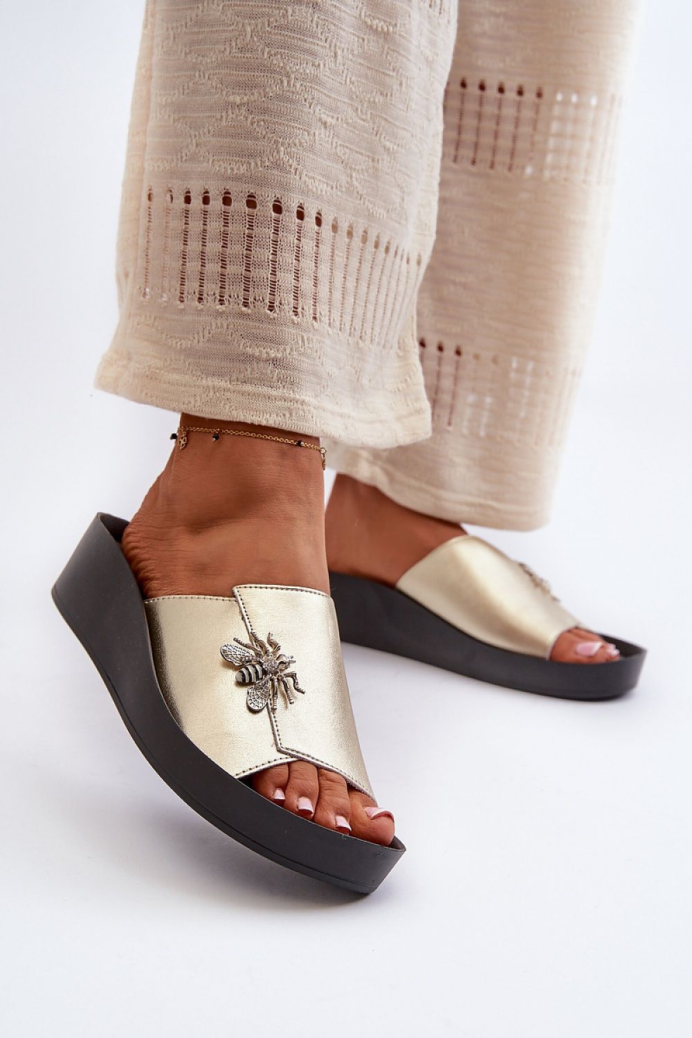 Clacquettes model 198620 Step in style