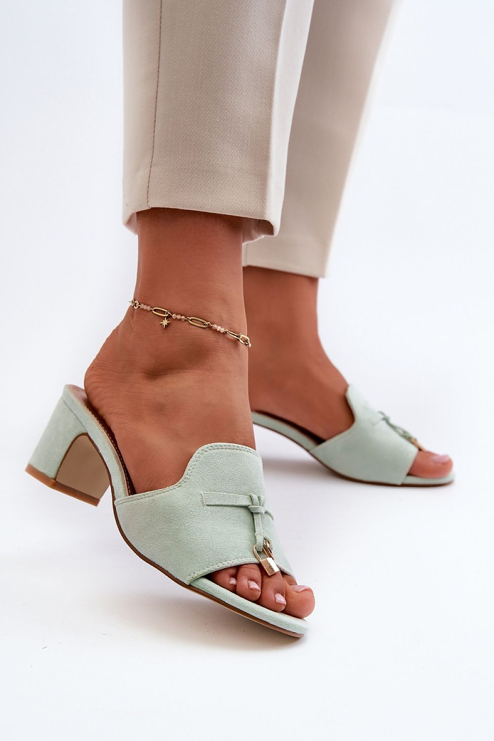 Clacquettes model 198675 Step in style