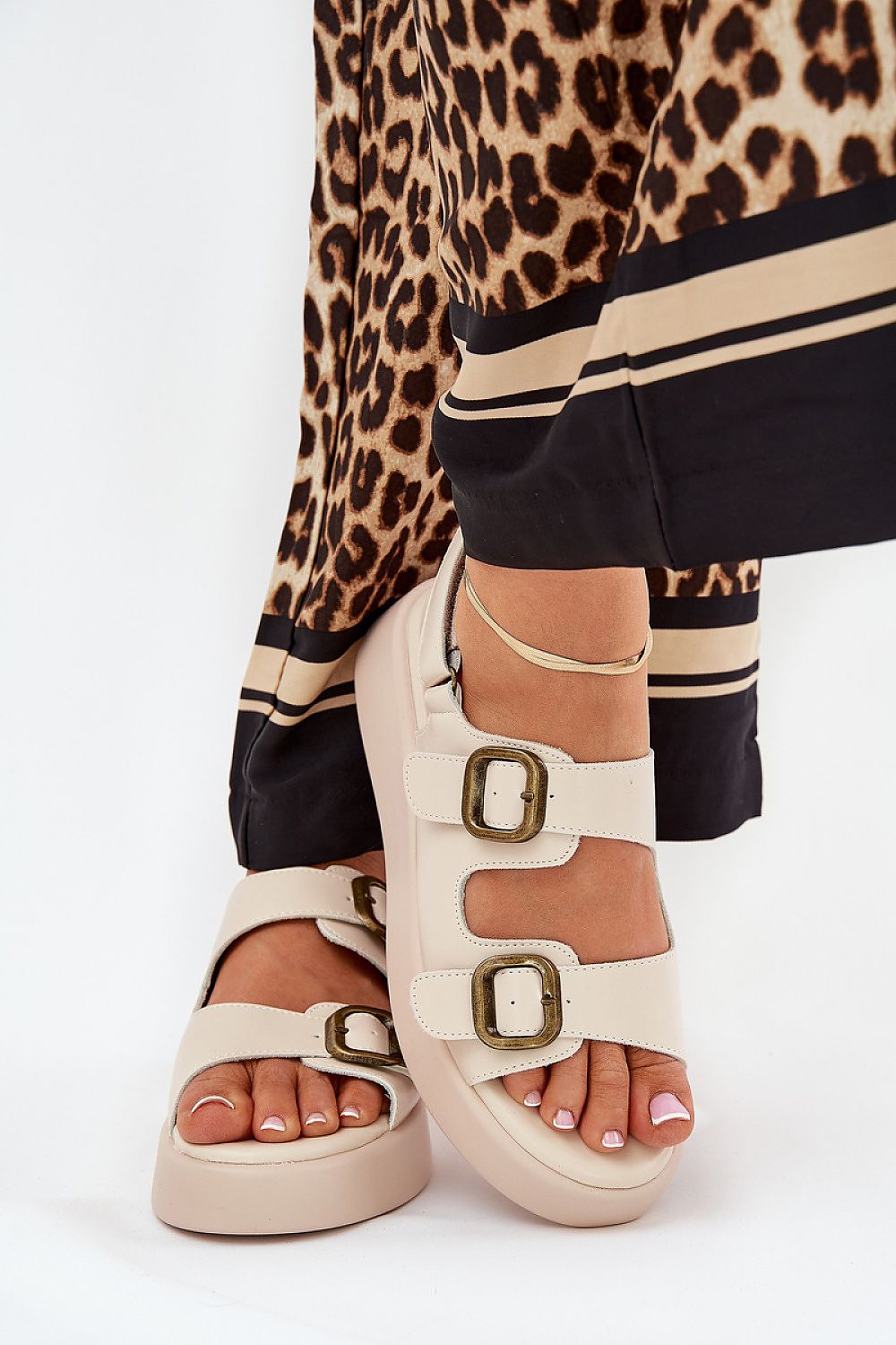 Cothurnes model 209888 Step in style