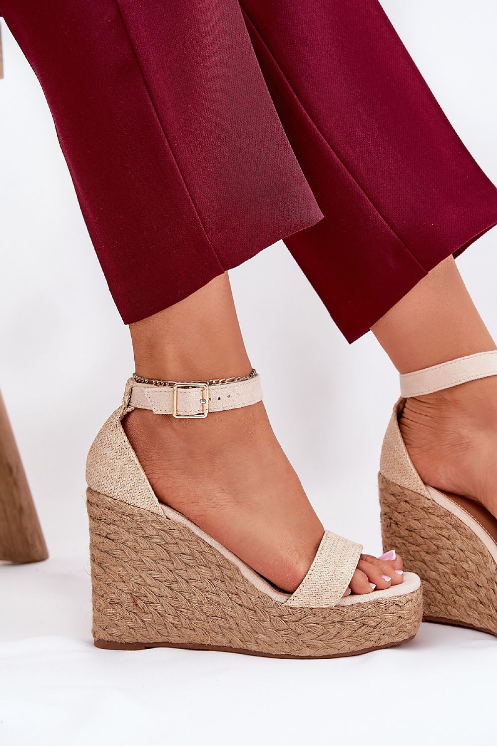 Cothurnes model 209913 Step in style