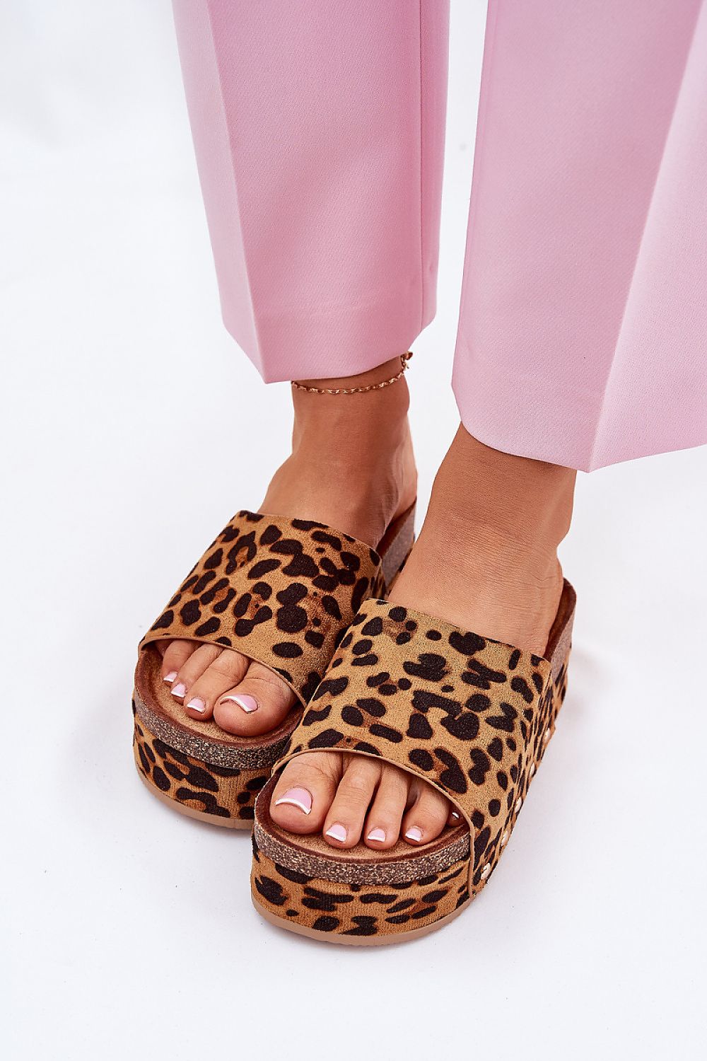 Clacquettes model 210772 Step in style