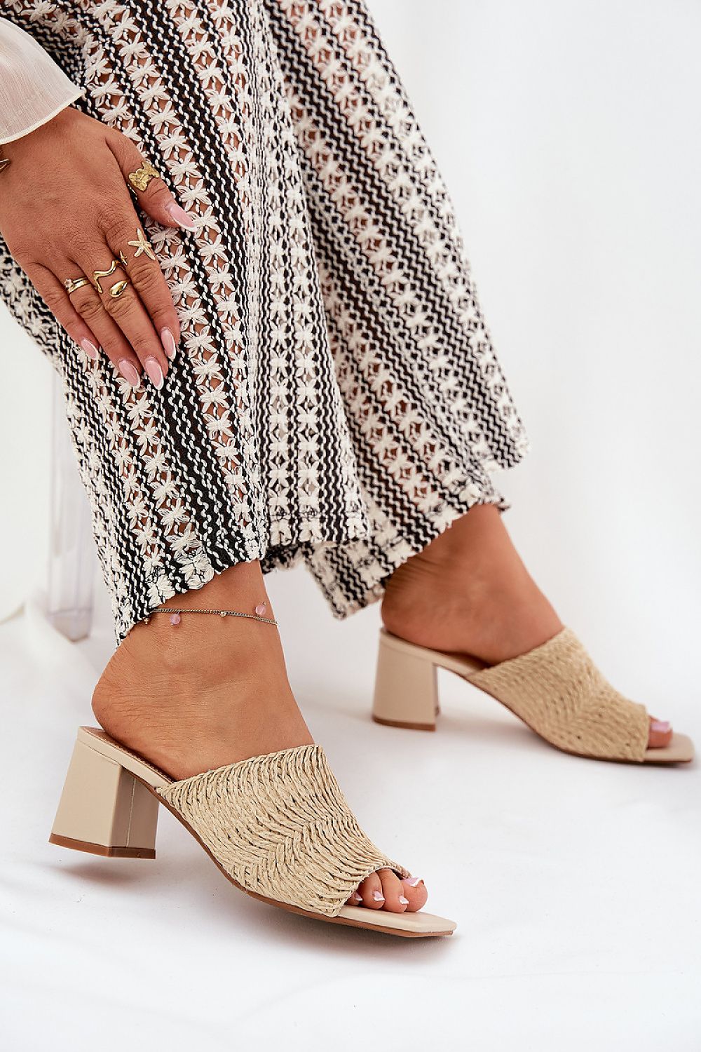 Clacquettes model 210782 Step in style