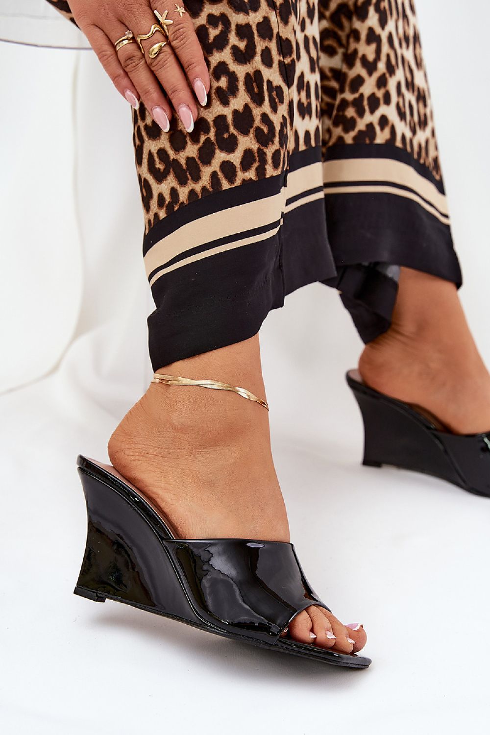 Clacquettes model 210786 Step in style