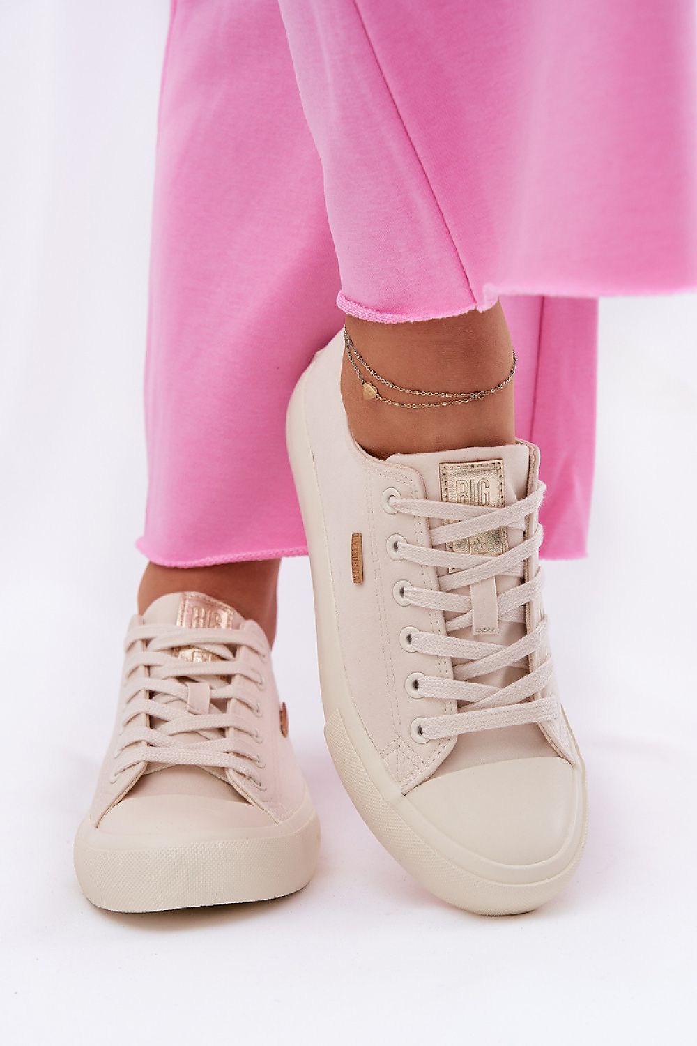 Baskets model 211351 Step in style