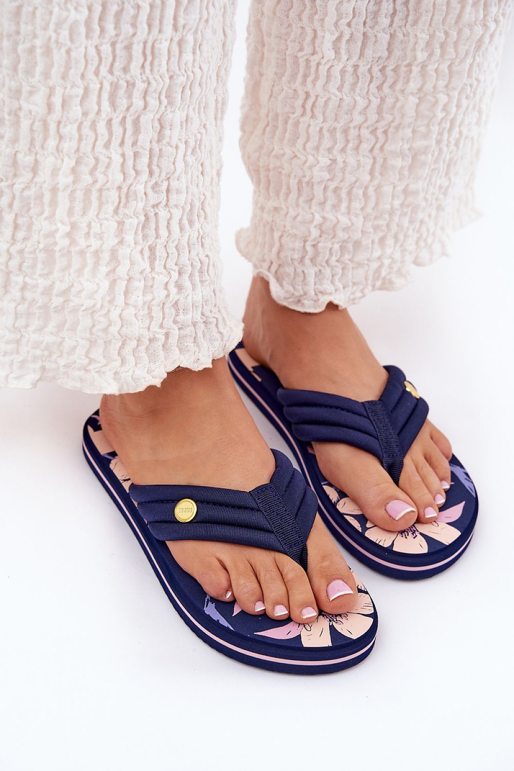 Tongs model 211676 Step in style