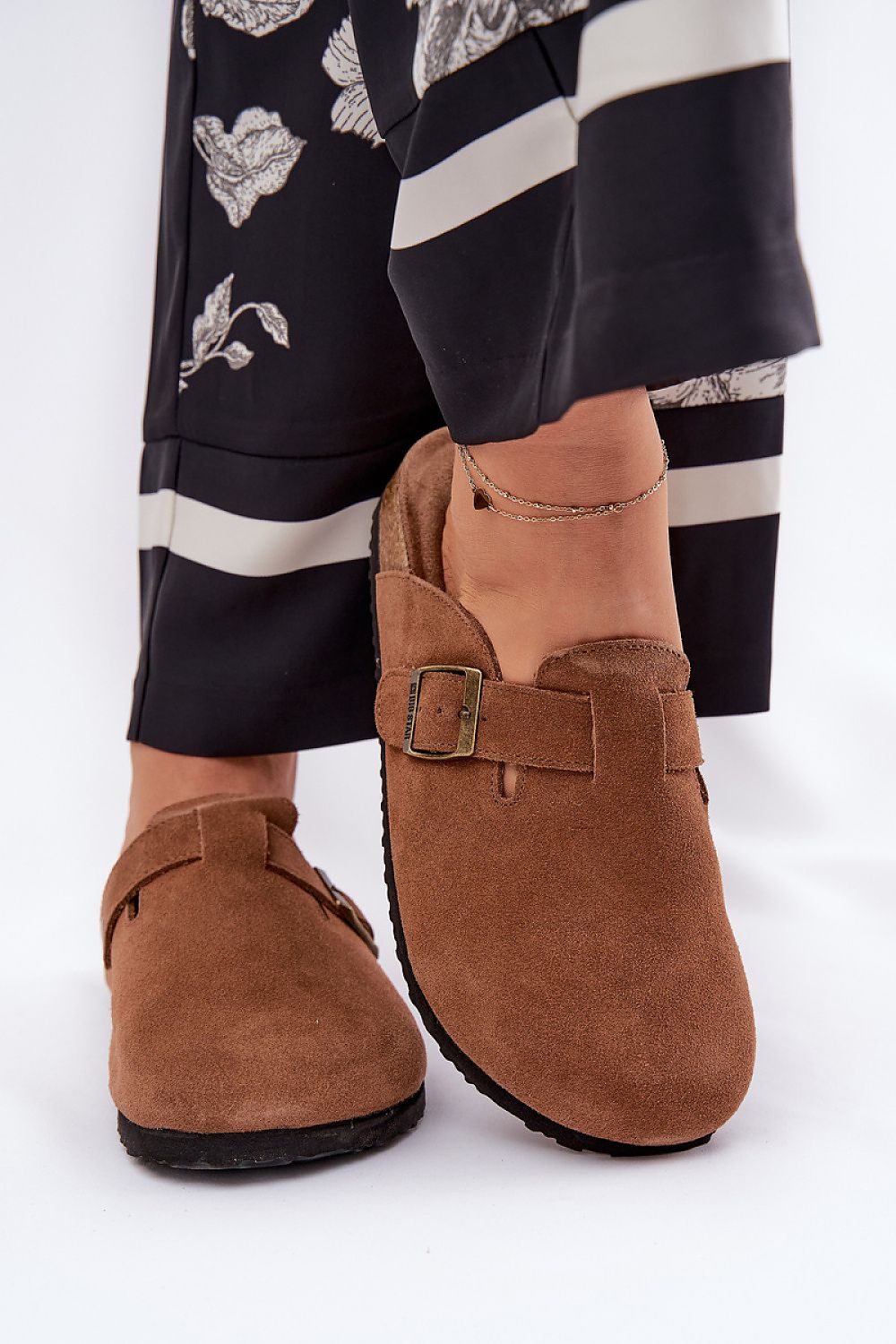 Clacquettes model 211685 Step in style