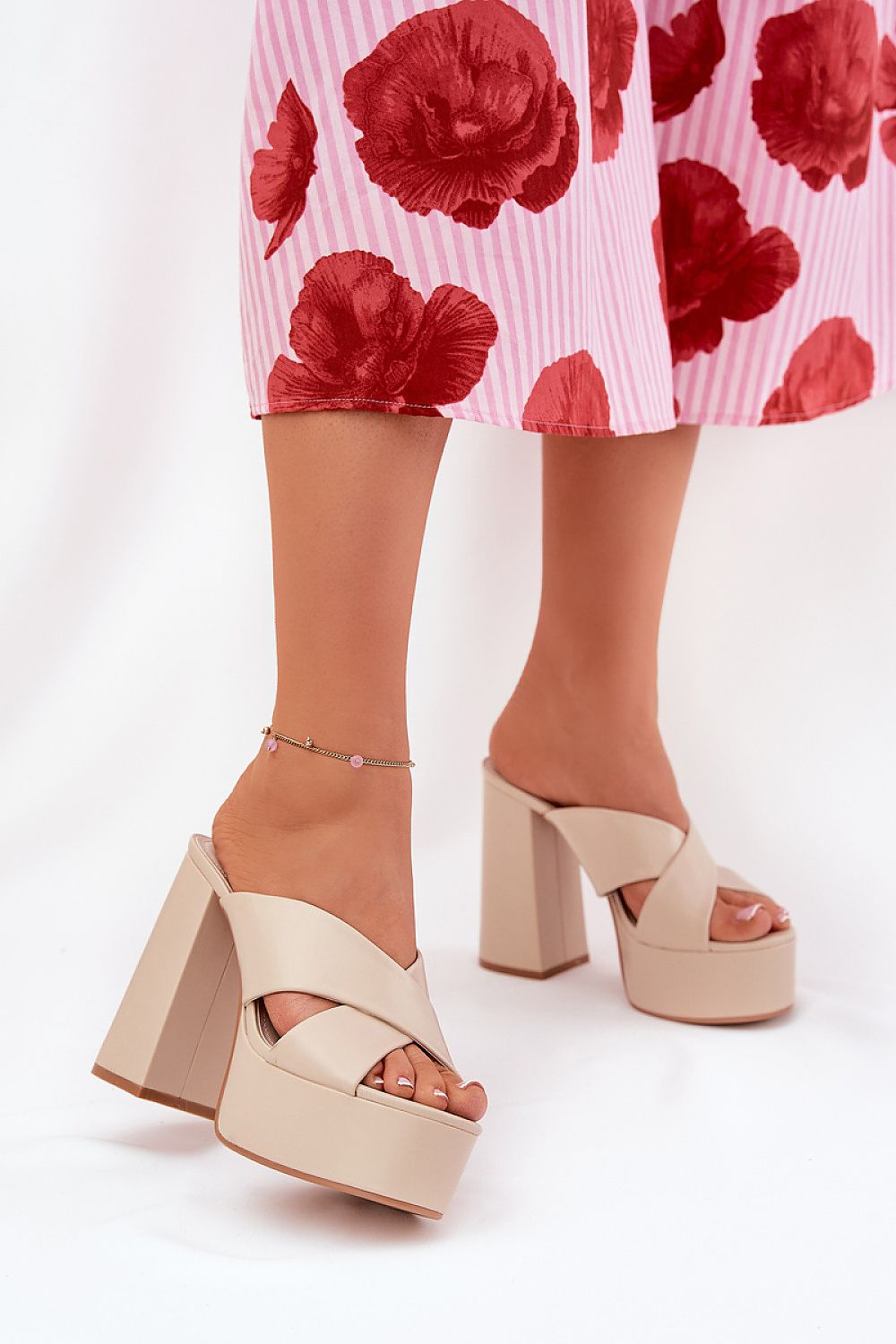 Clacquettes model 211716 Step in style