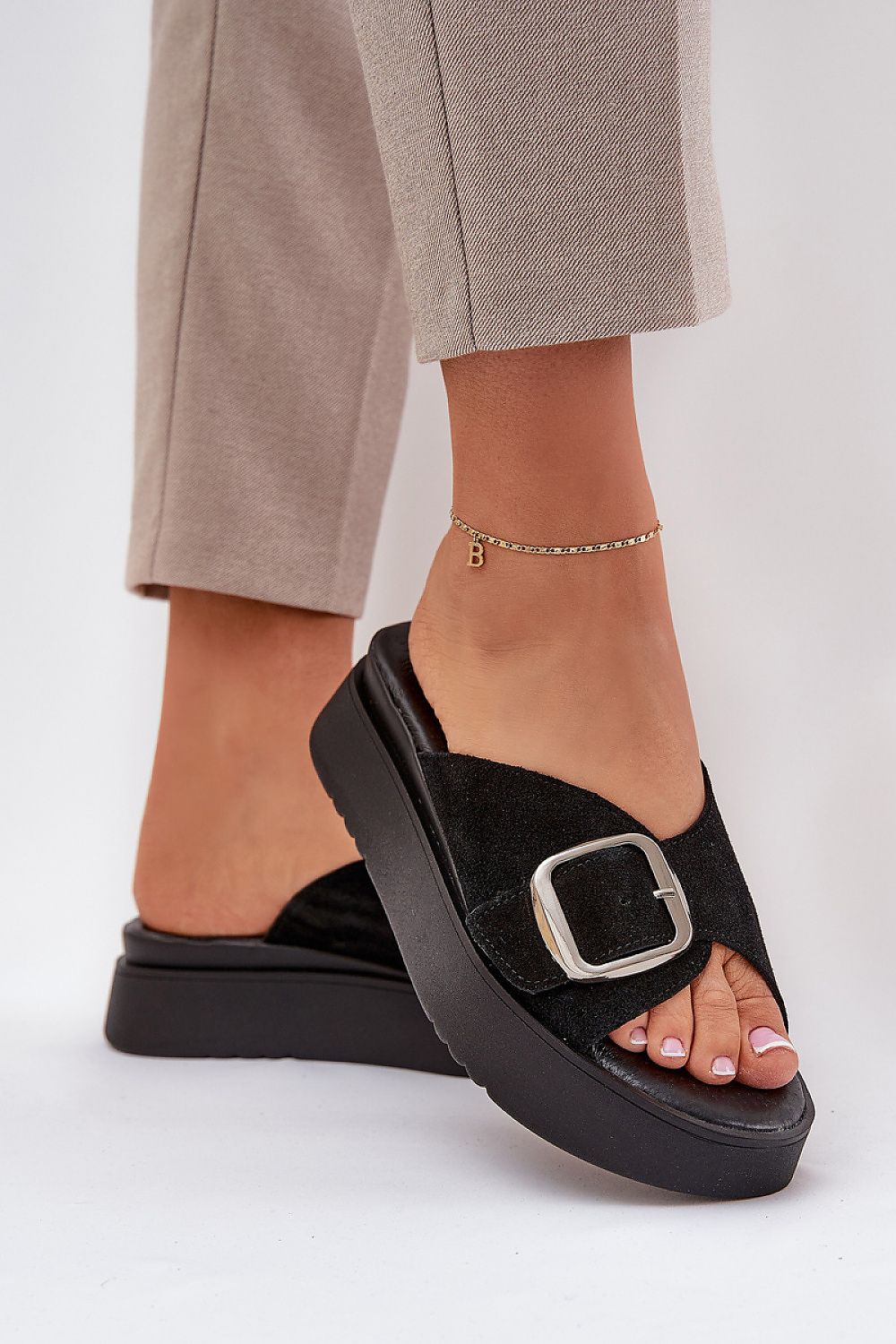 Clacquettes model 211970 Step in style