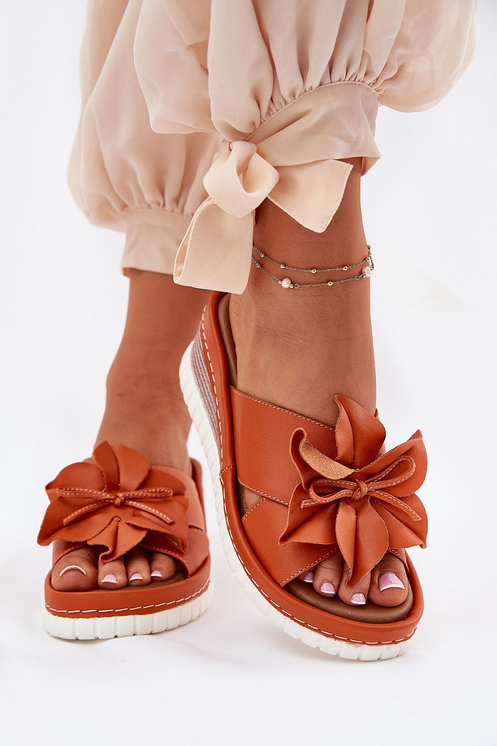 Clacquettes model 212351 Step in style