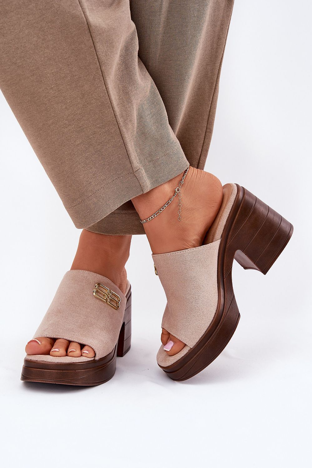 Clacquettes model 213038 Step in style