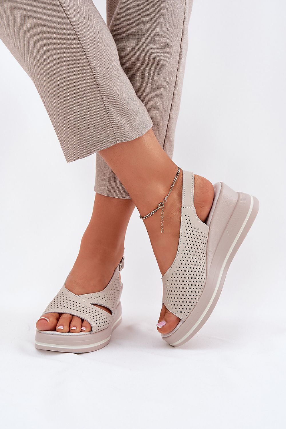 Cothurnes model 213457 Step in style