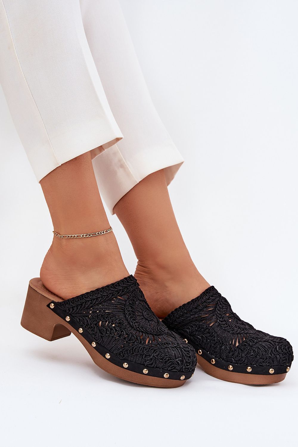 Clacquettes model 214127 Step in style