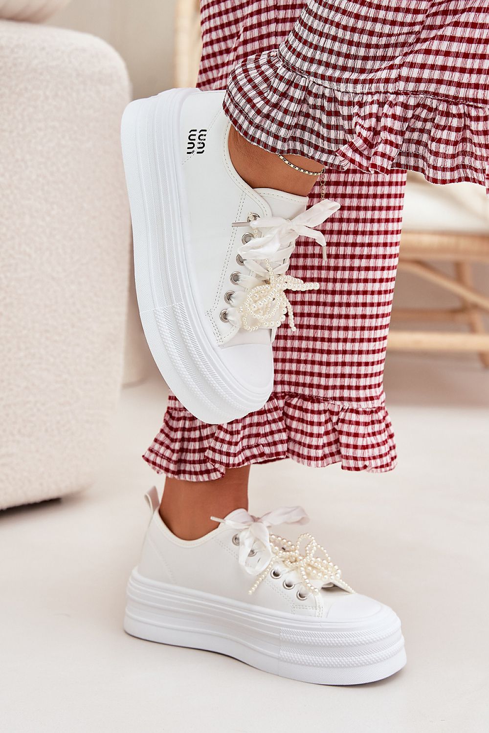 Baskets model 214393 Step in style