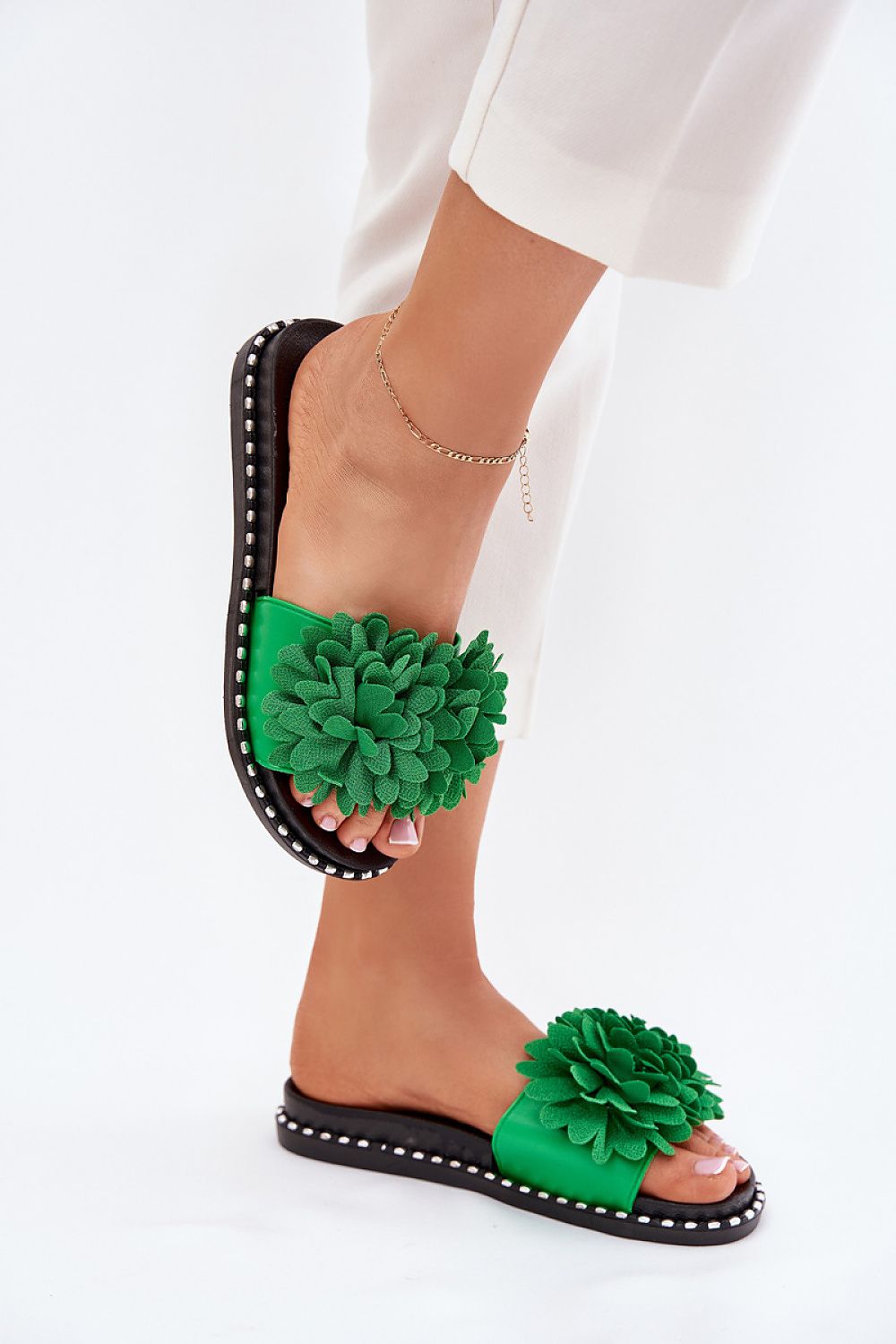 Clacquettes model 214708 Step in style