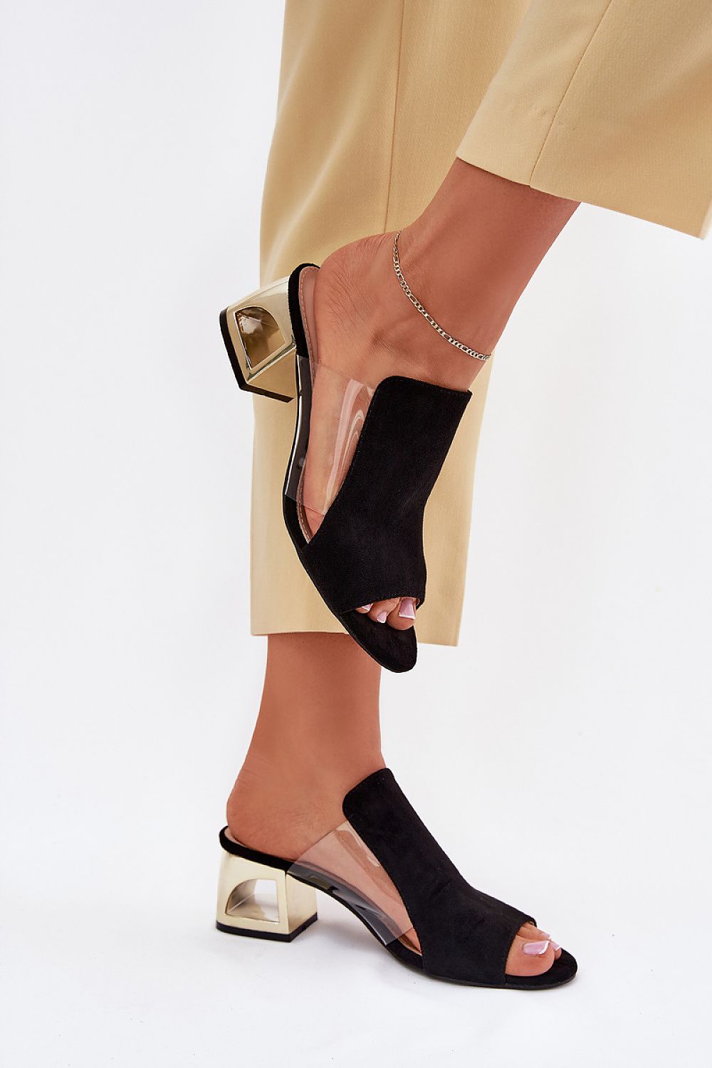 Clacquettes model 214712 Step in style