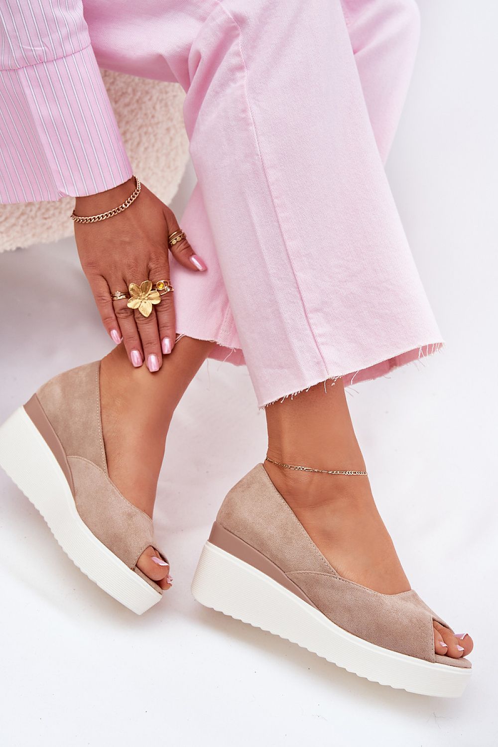 Cothurnes model 214985 Step in style