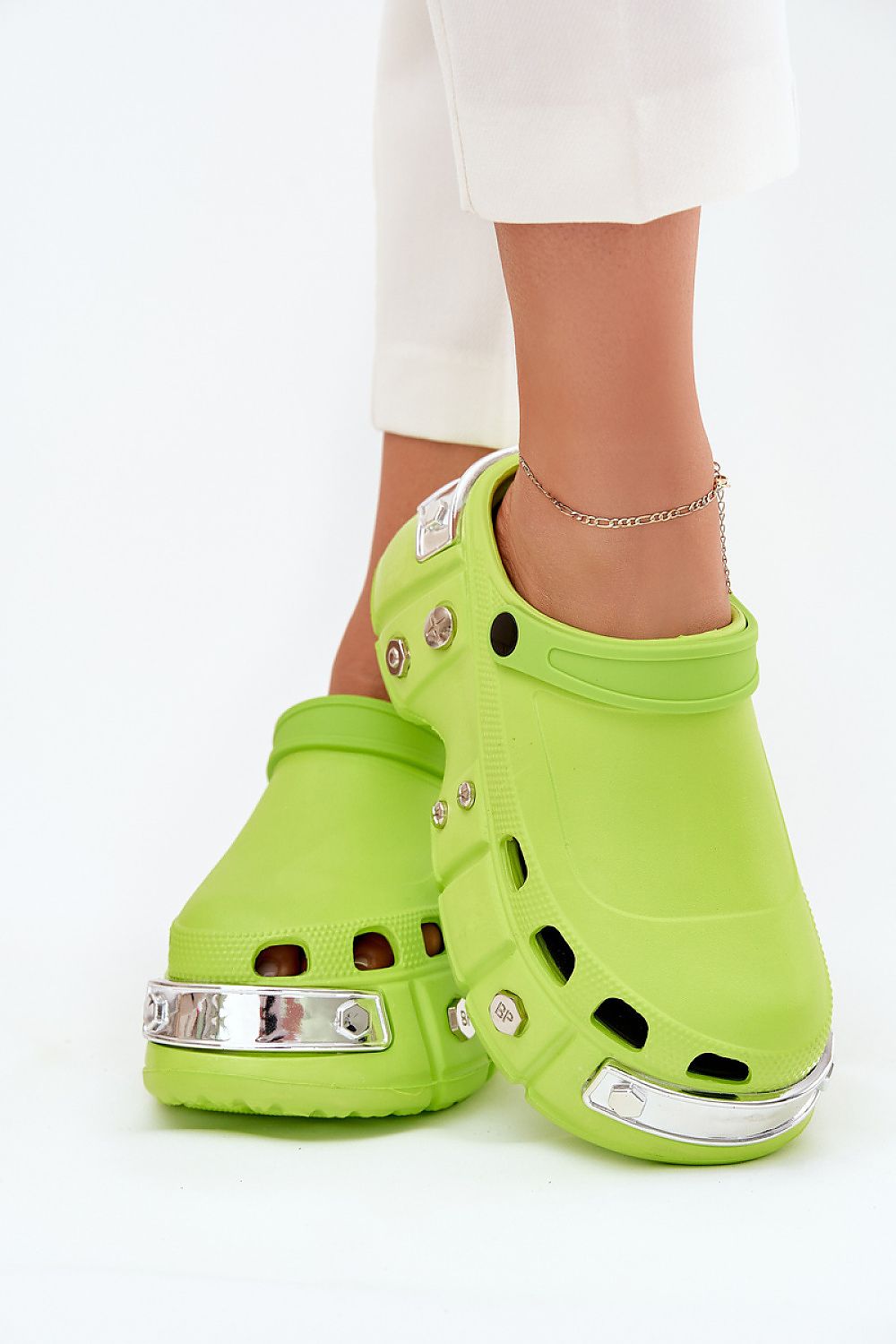 Clacquettes model 215052 Step in style