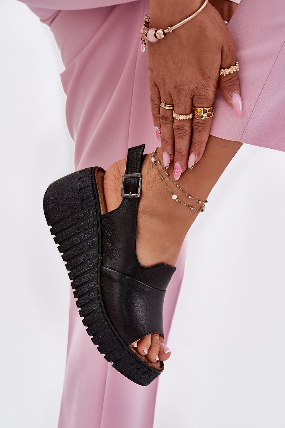 Cothurnes model 215339 Step in style