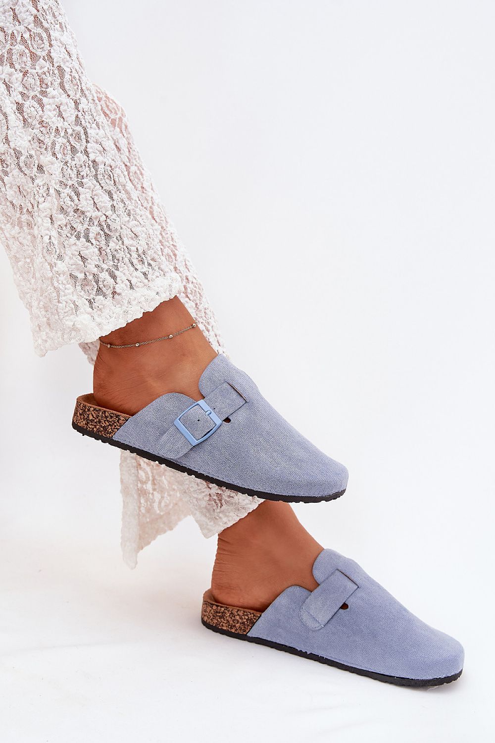 Clacquettes model 215727 Step in style