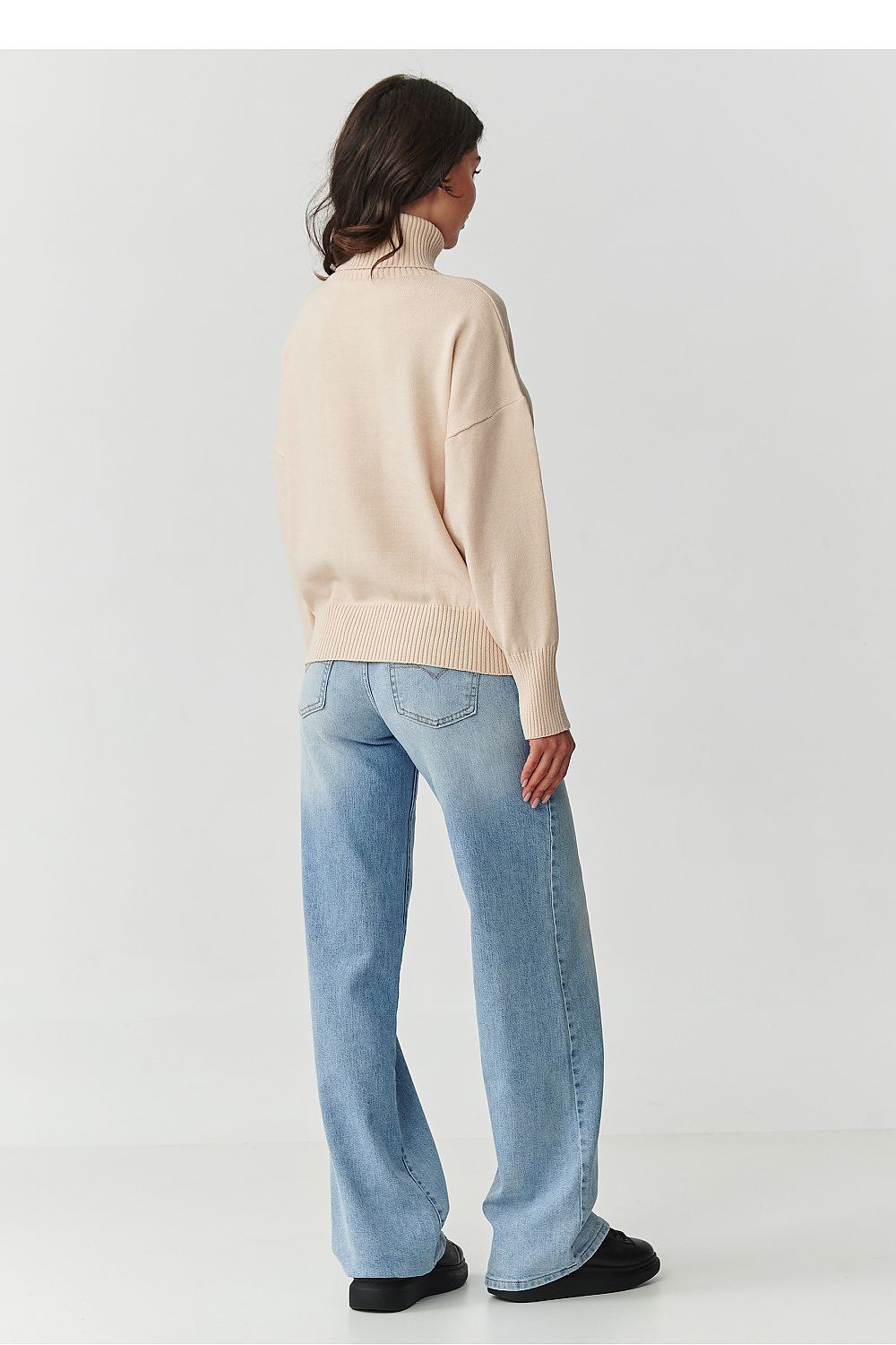 Col roulé model 217393 Makadamia