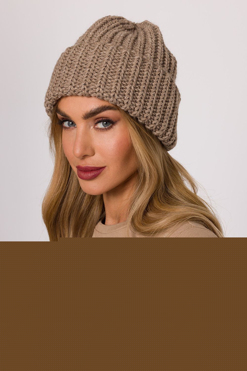 Bonnet model 219557 Moe