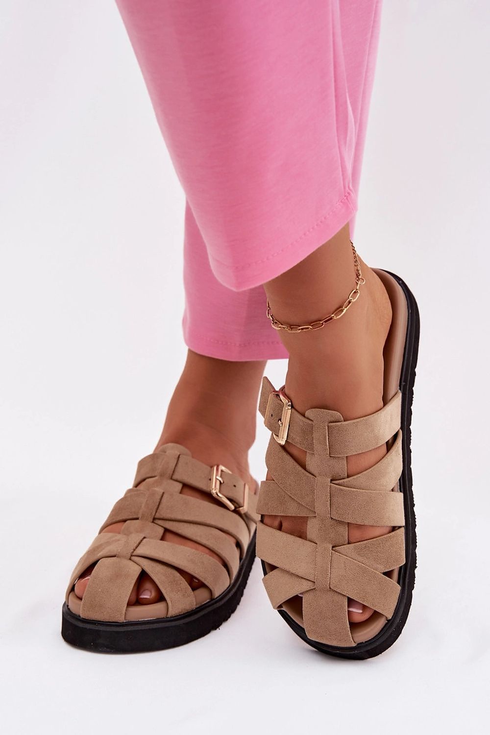 Clacquettes model 224511 Step in style