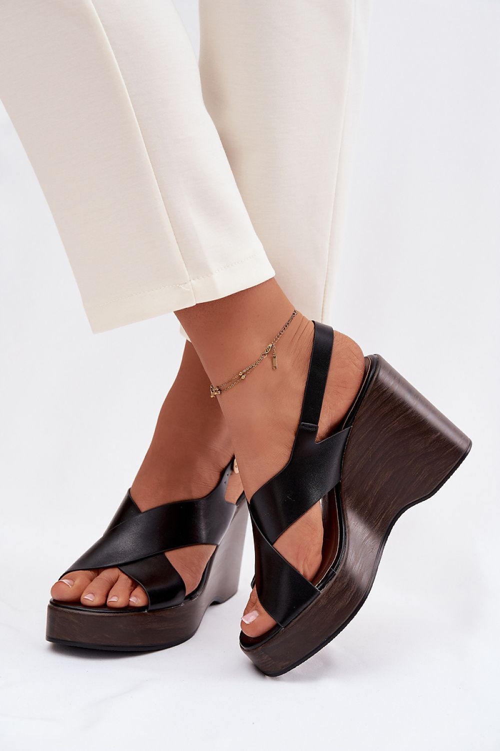 Cothurnes model 226338 Step in style