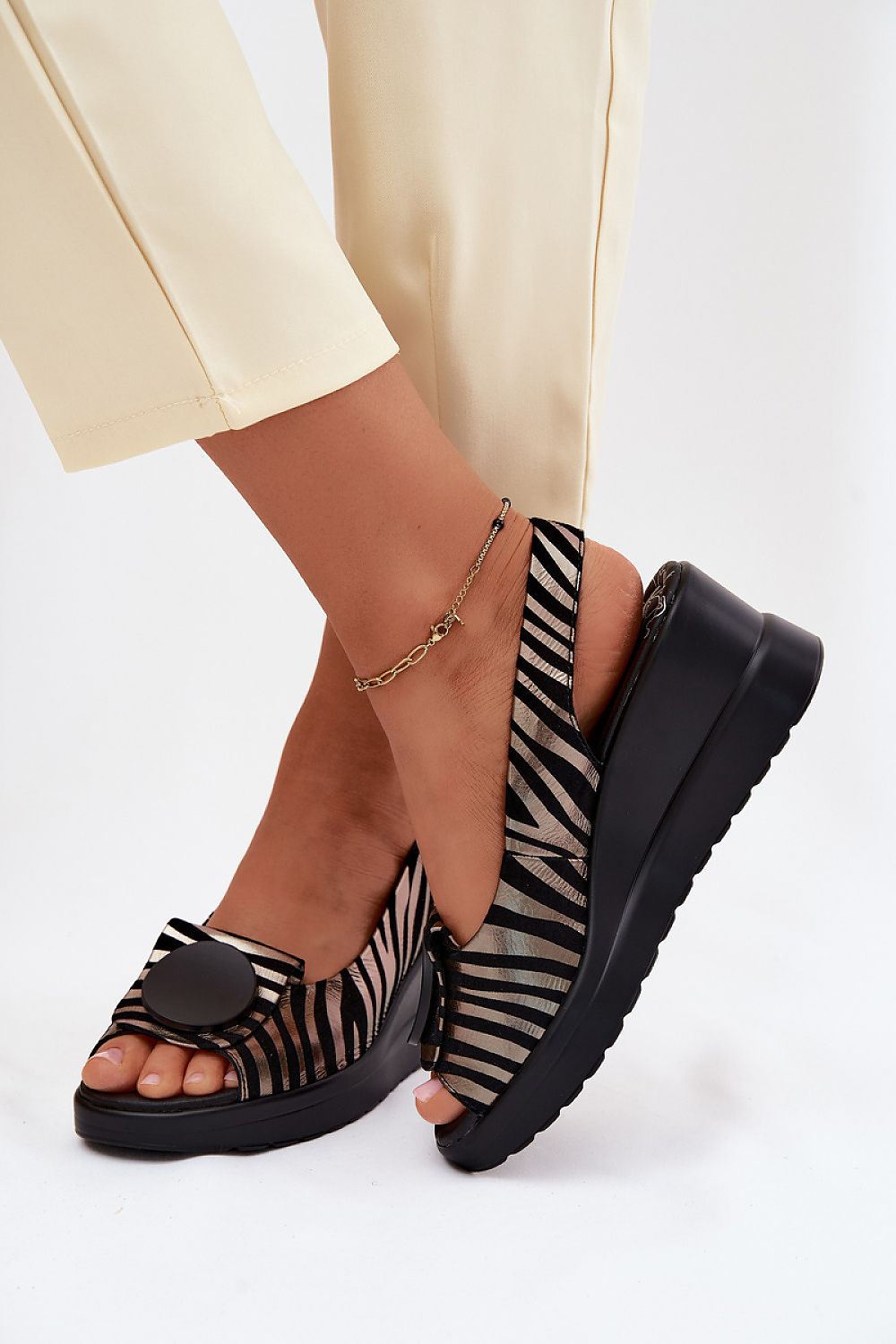 Cothurnes model 227903 Step in style
