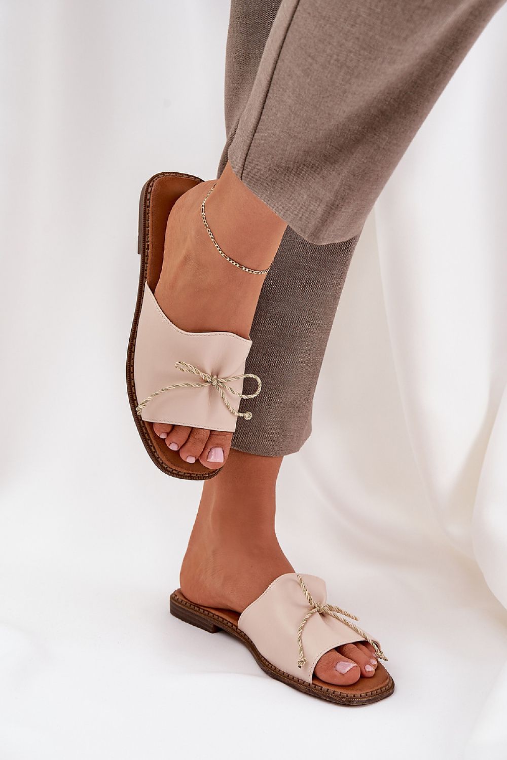 Clacquettes model 228987 Step in style